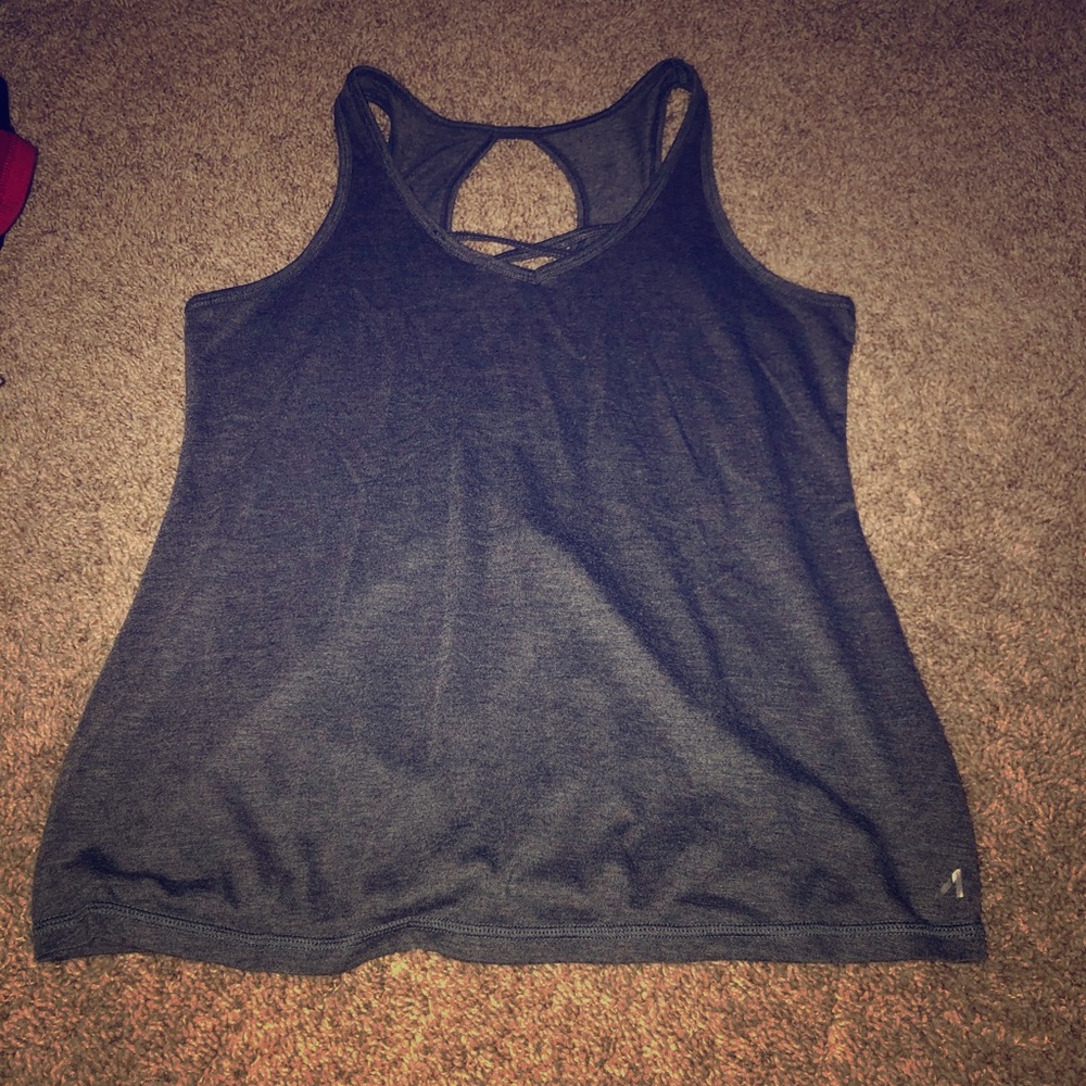 Women’s active top